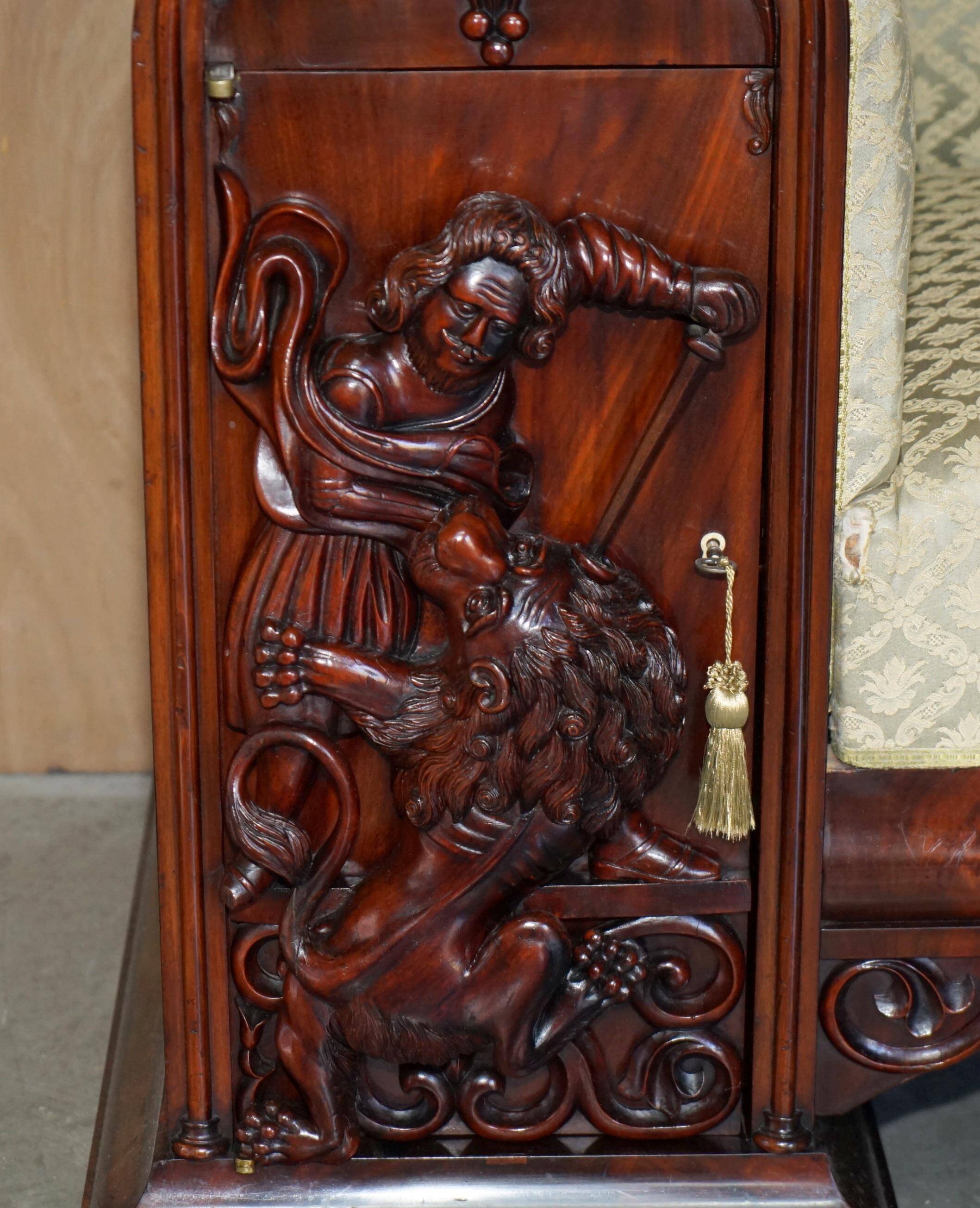 Canapé William IV en bois dur sculpté avec lions