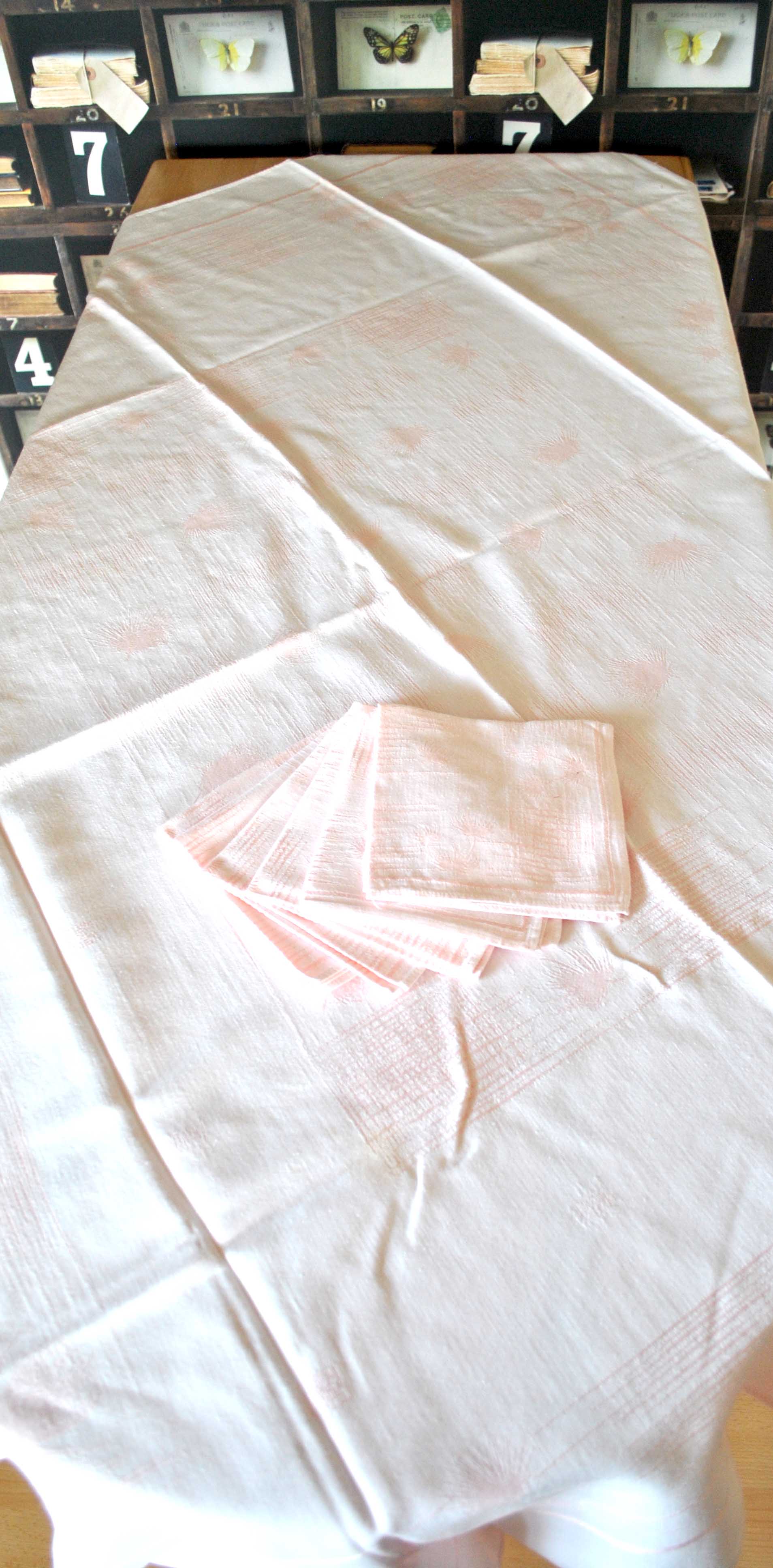 Vintage powder pink tablecloth and its 6 towels in mestizo 140 x 120