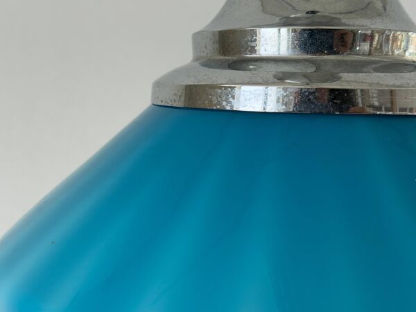 Suspension en verre bleu et cadre chromé, années 1960, Allemagne