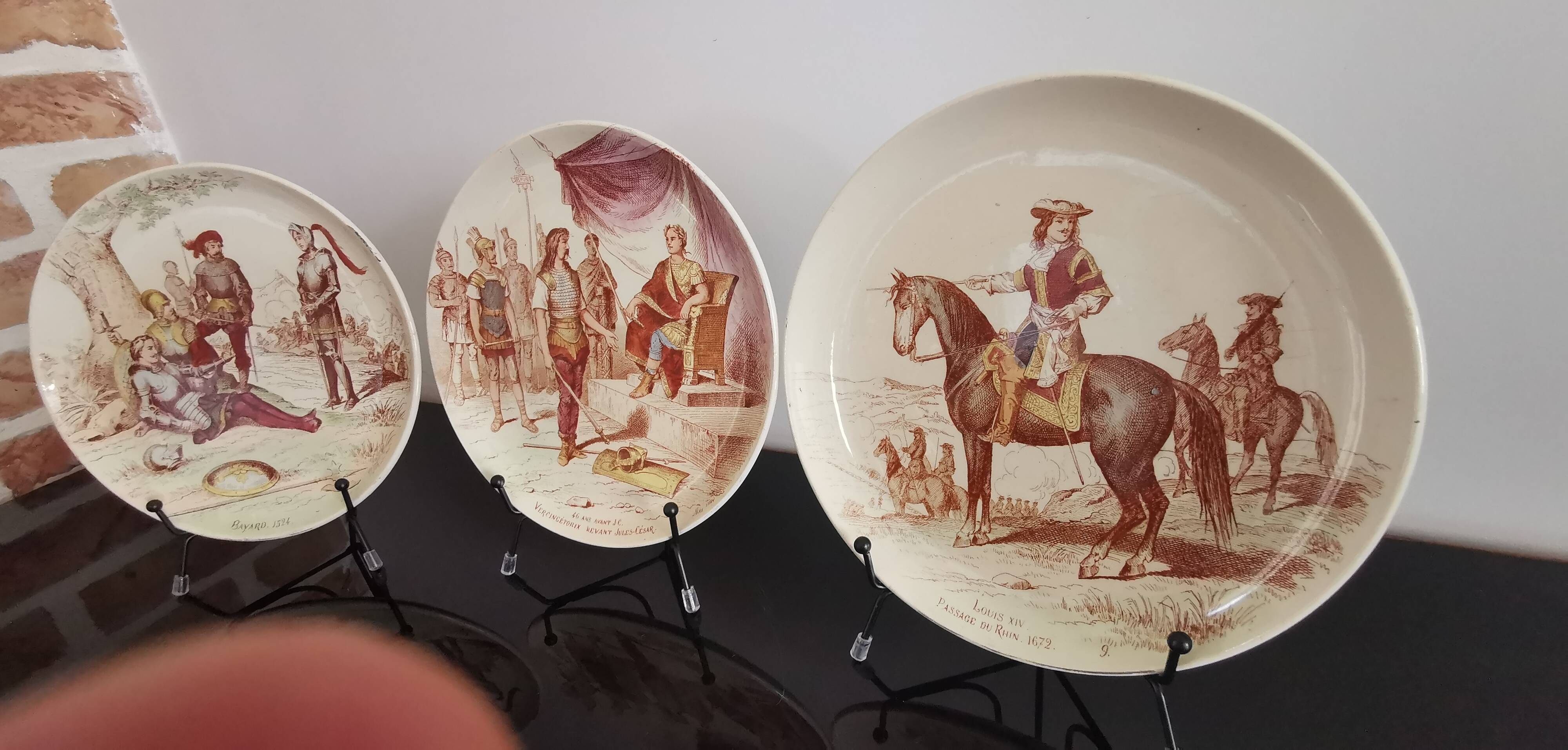 3 assiettes en faïence Creil et Montereau