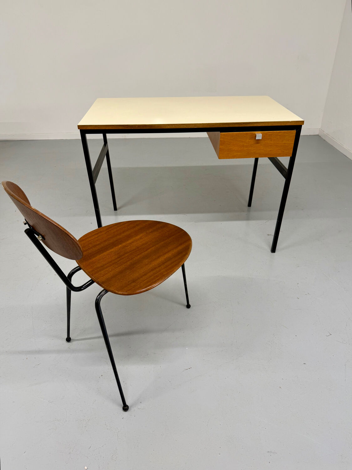 Vintage small desk designed by Pierre Paulin CM217 from the 1960s, wood and metal.