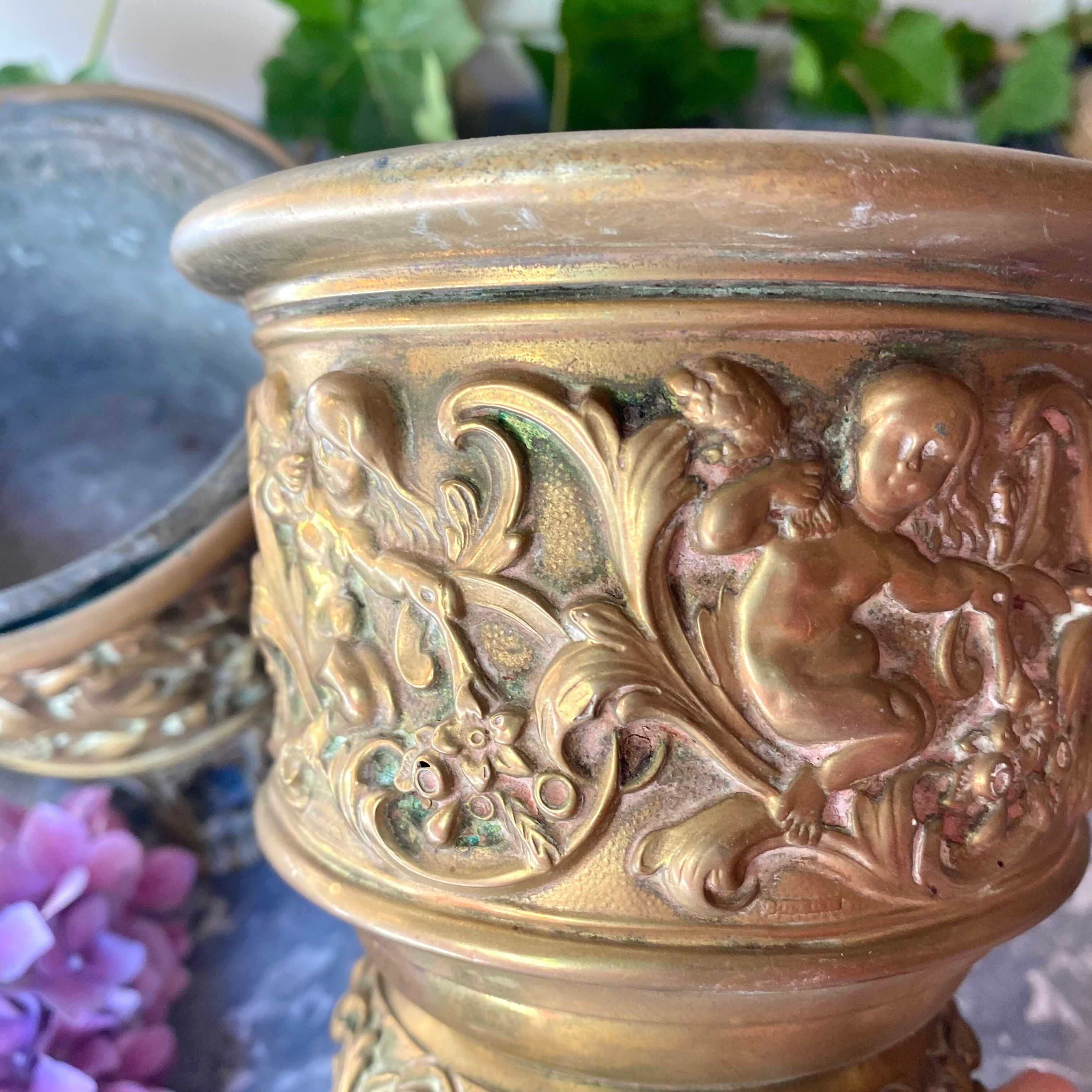 Pair of caches pots in brass repelled nineteenth century