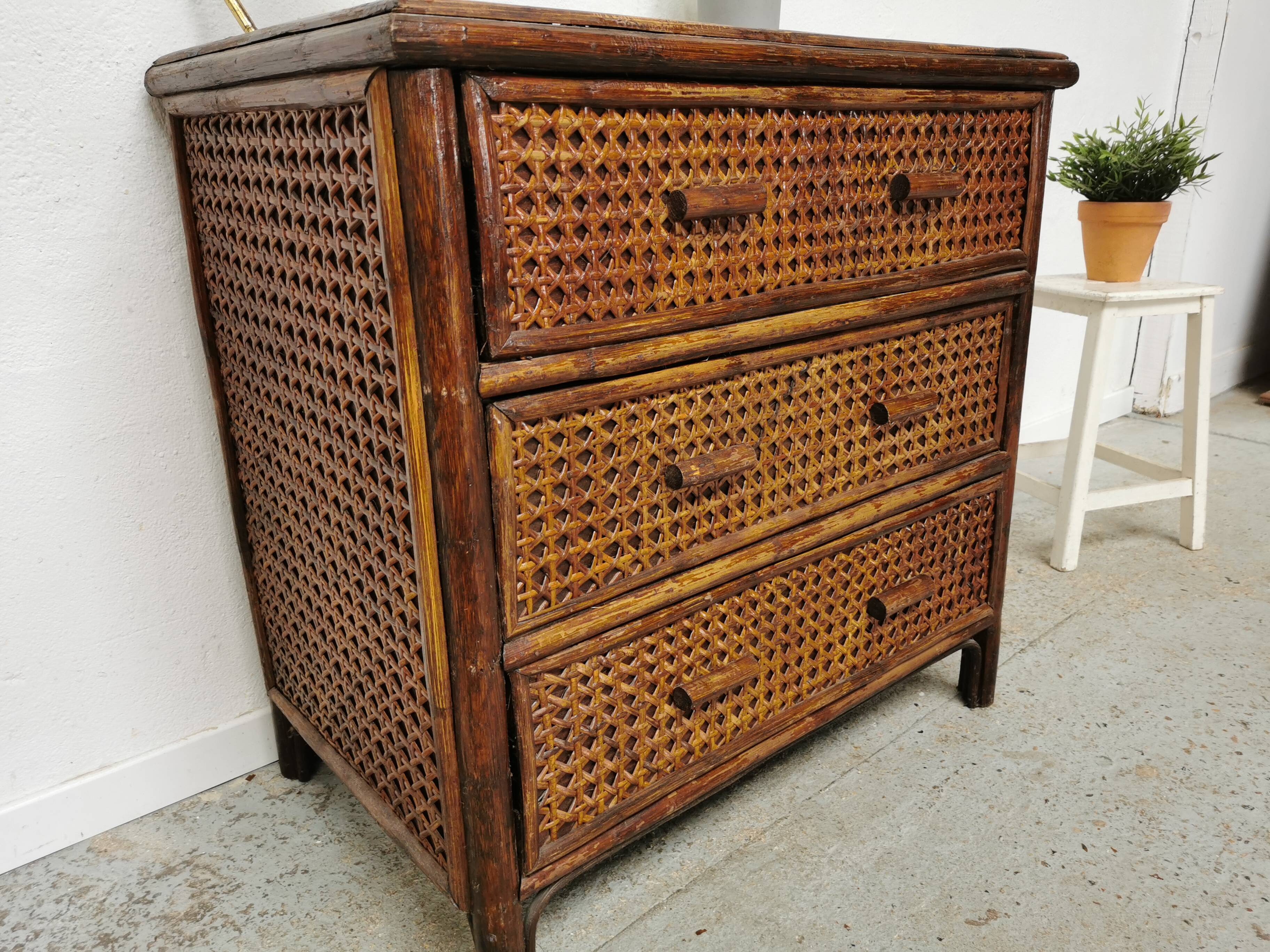 Commode vintage en rotin et cannage