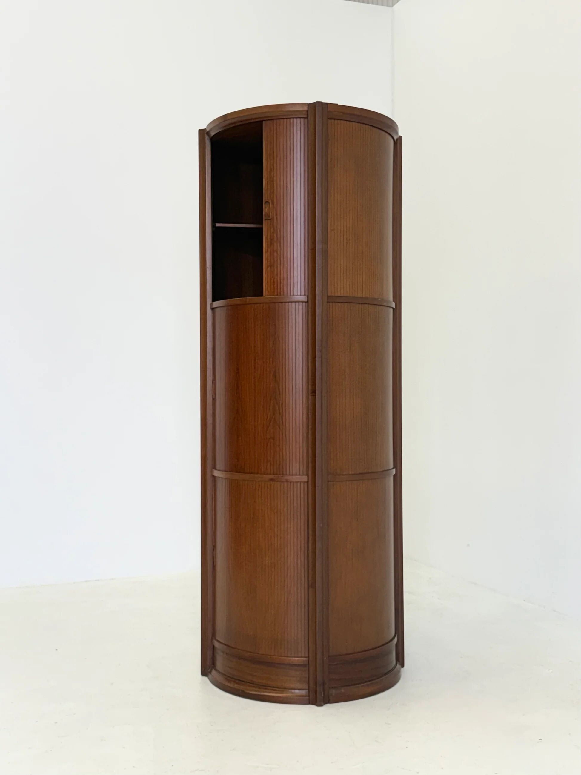 Sculptural Italian bar and storage cabinet by Gianfranco Frattini