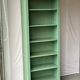 Bibliothèque étagère vintage verte en bois massif