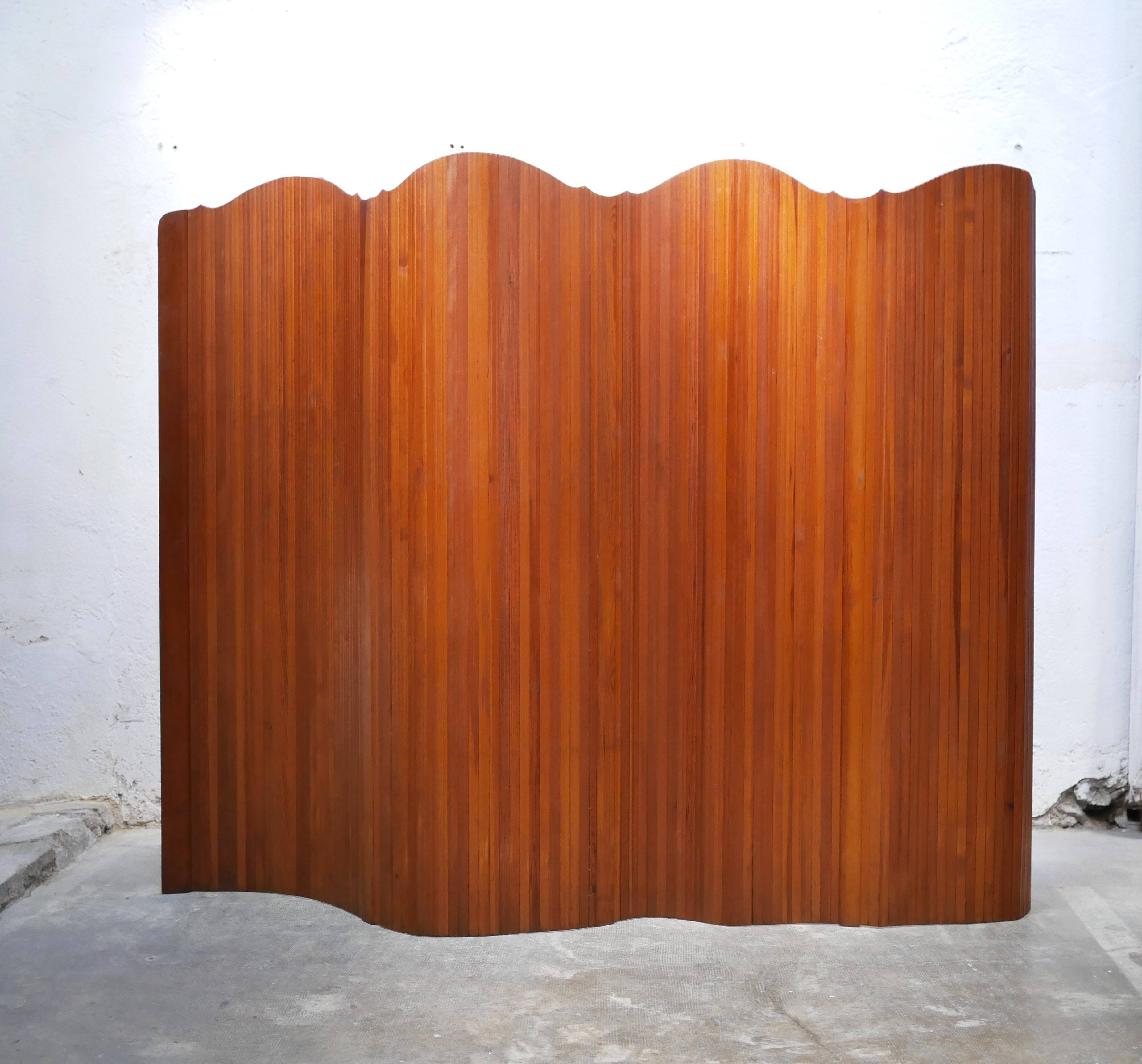 Vintage wooden screen published by snsa