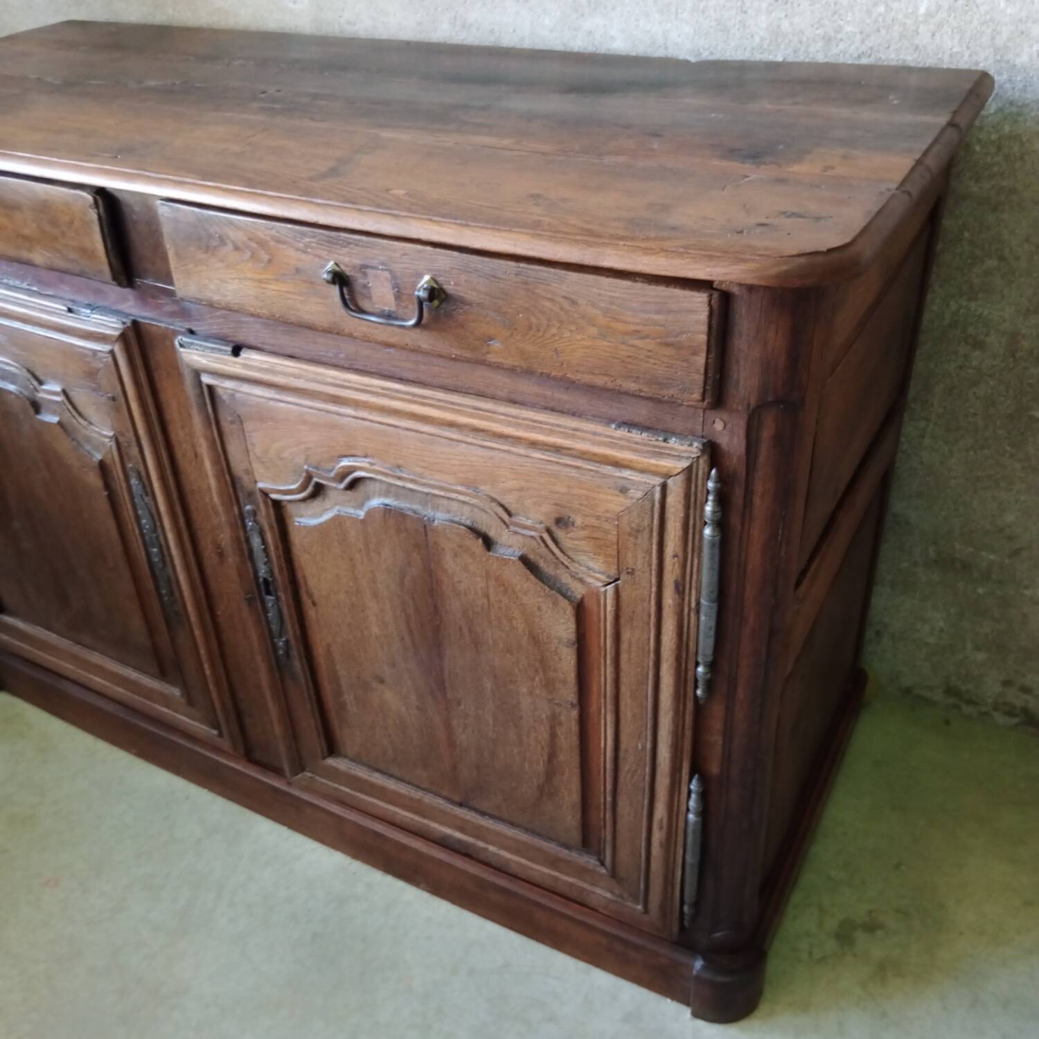 Rustic antique oak sideboard with 2 doors