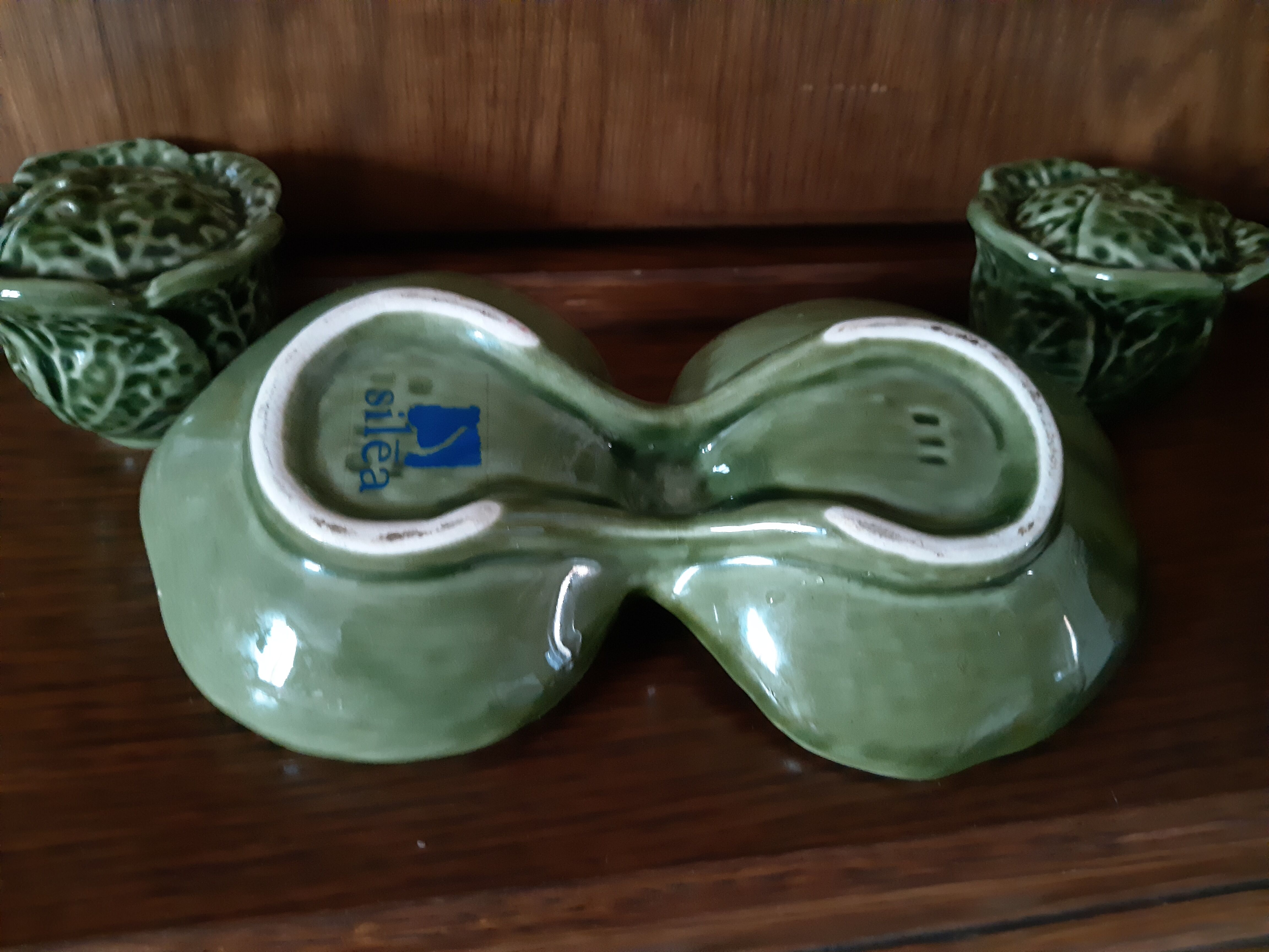 Salt and pepper service on their tray, in the shape of cabbages