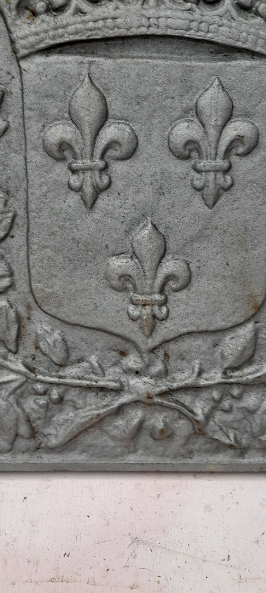 Plaque de cheminée  en fonte fleur de lys fonderie d'art jamais posée