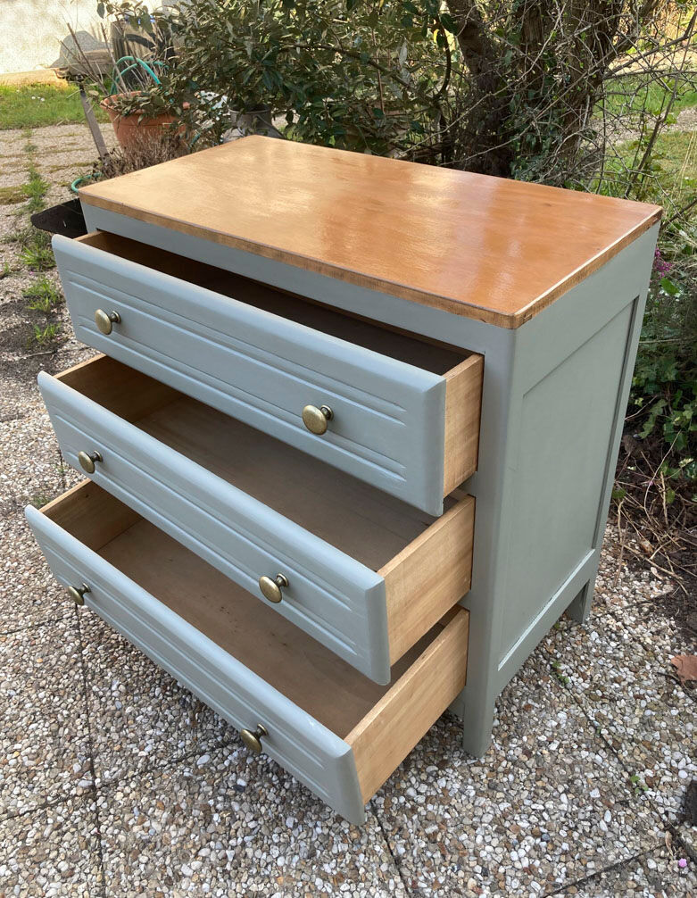 Vintage antique chest of drawers