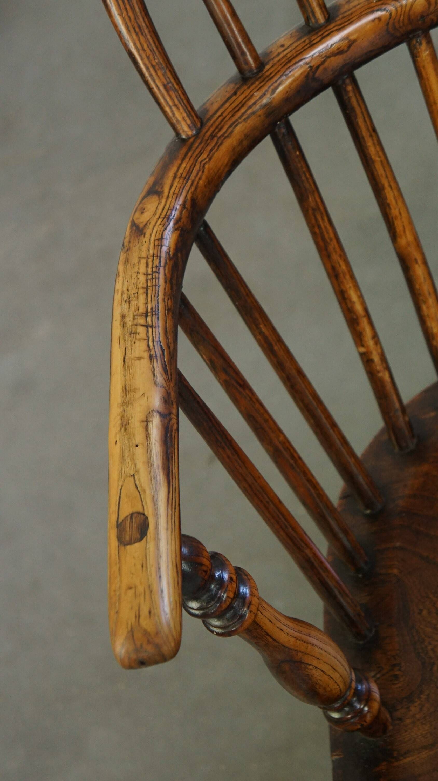 Set of 2 beautiful antique 18th-century English lowback Windsor dining chairs