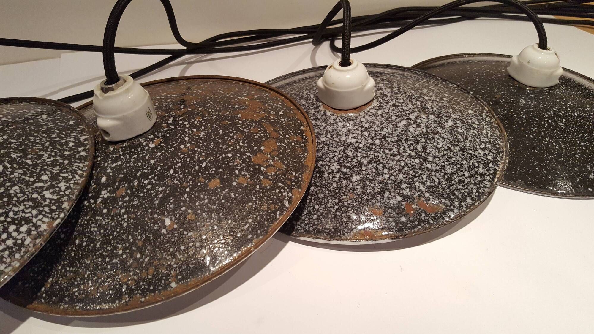 Industrial hanging enamelled sheet metal and porcelain roses
