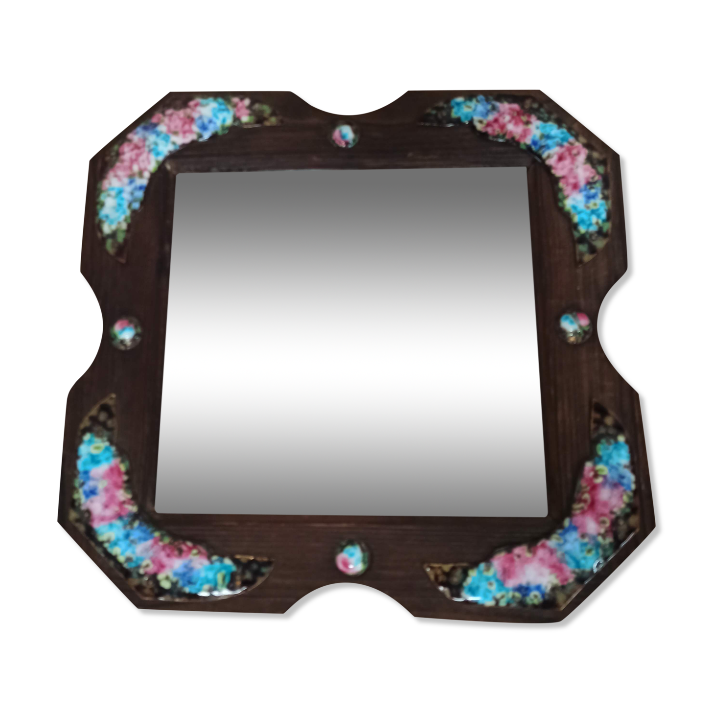 Wooden mirror and enamel enamelled plates