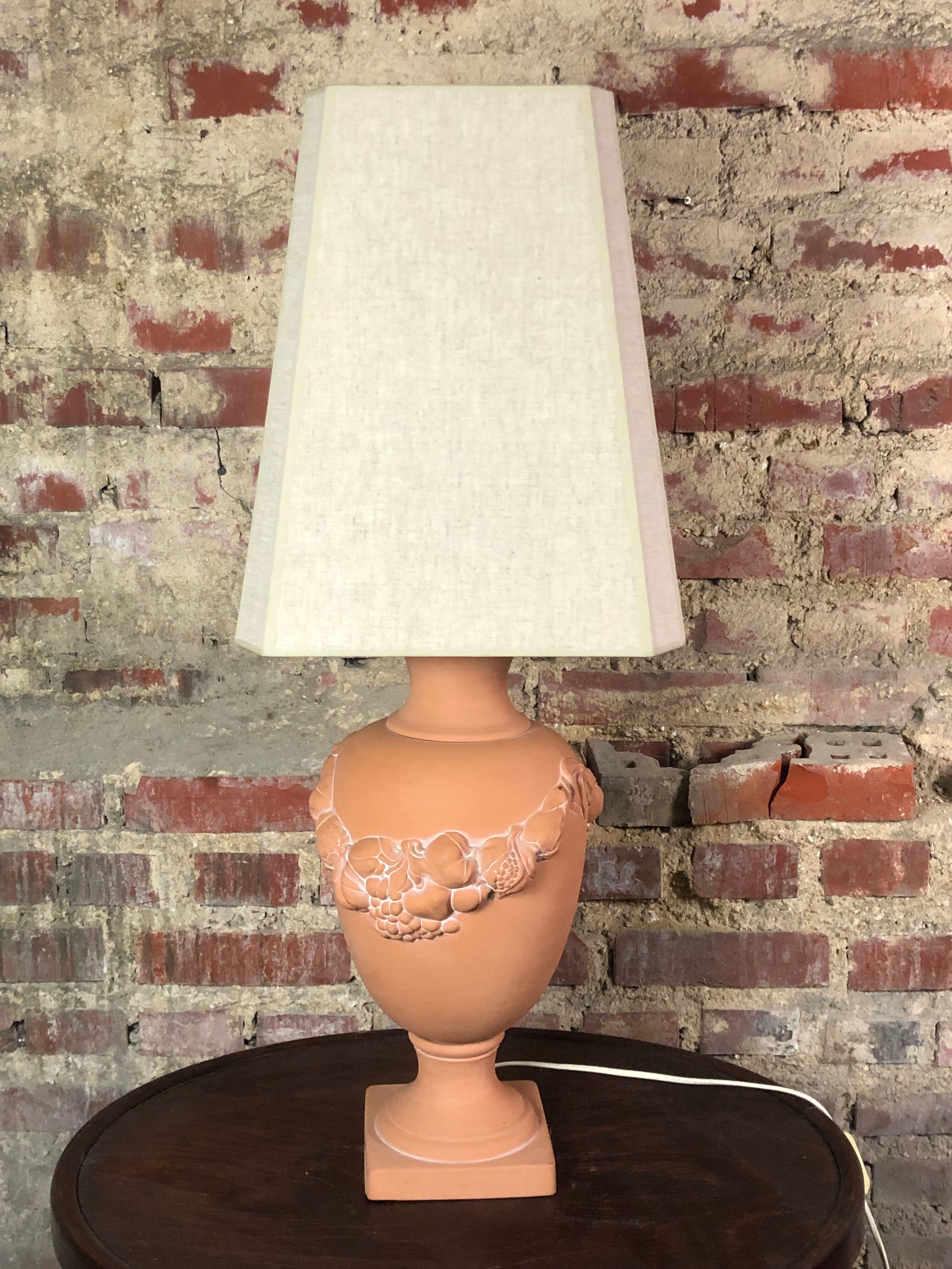 Terracotta lamp decorated with fruit crown