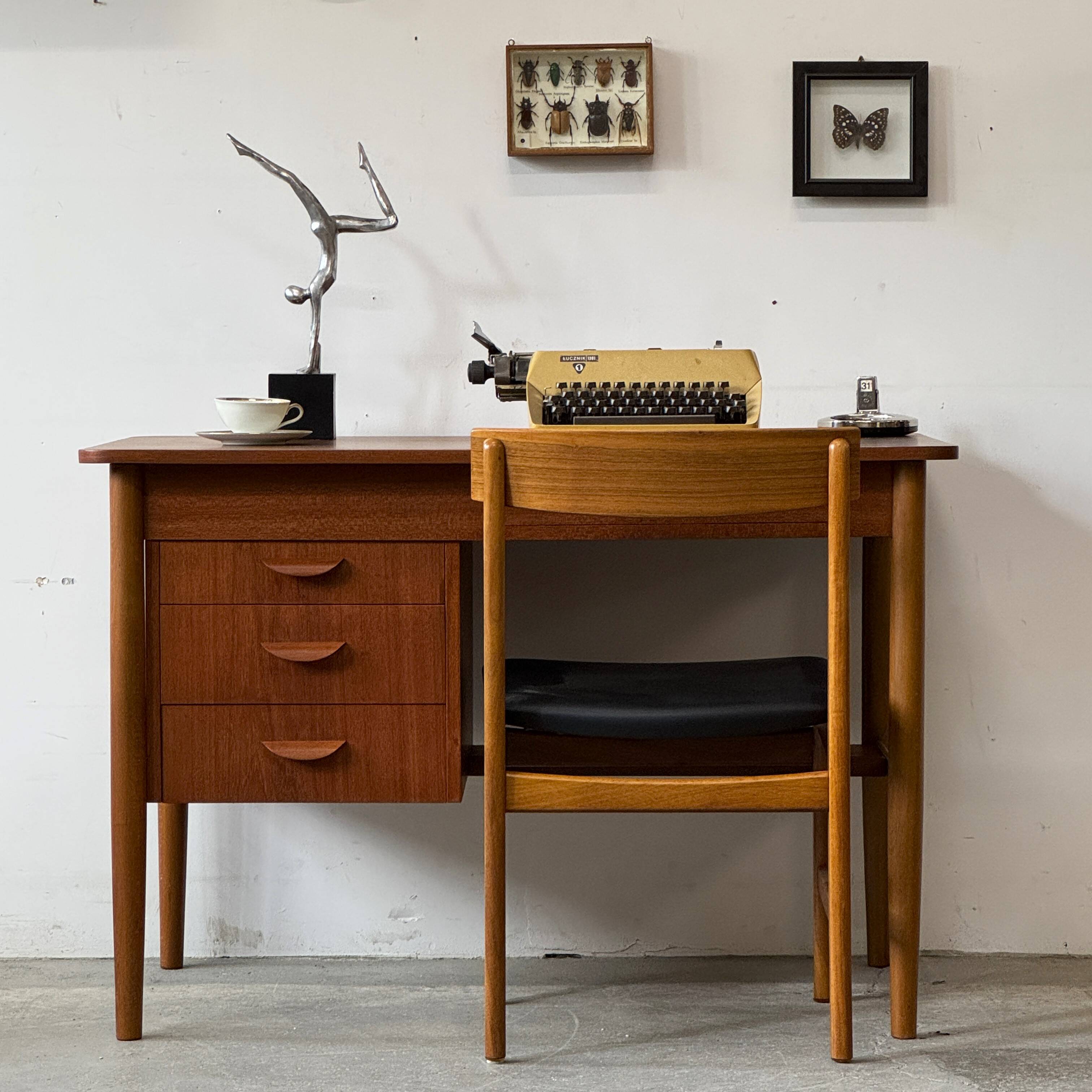 Teak Desk, Denmark 1960s/1970s, Vintage, Mid-C Modern