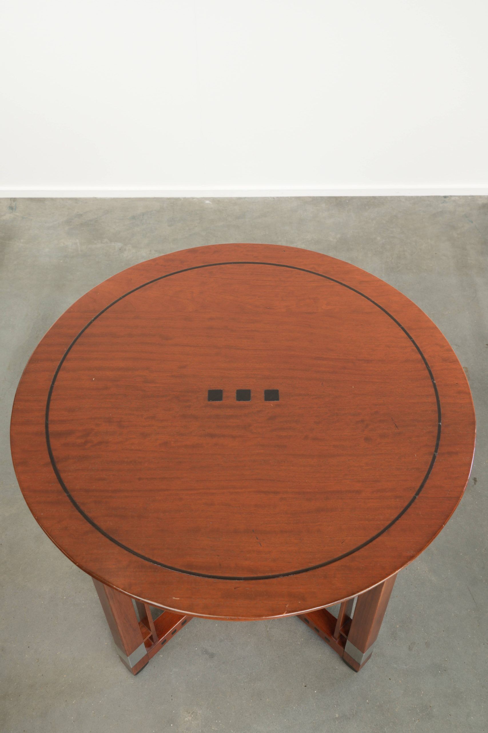 Table d'appoint ronde au design Art Déco