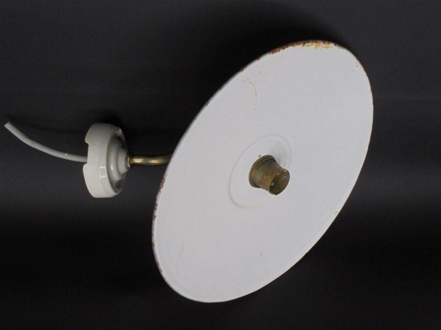 Enamelled metal wall