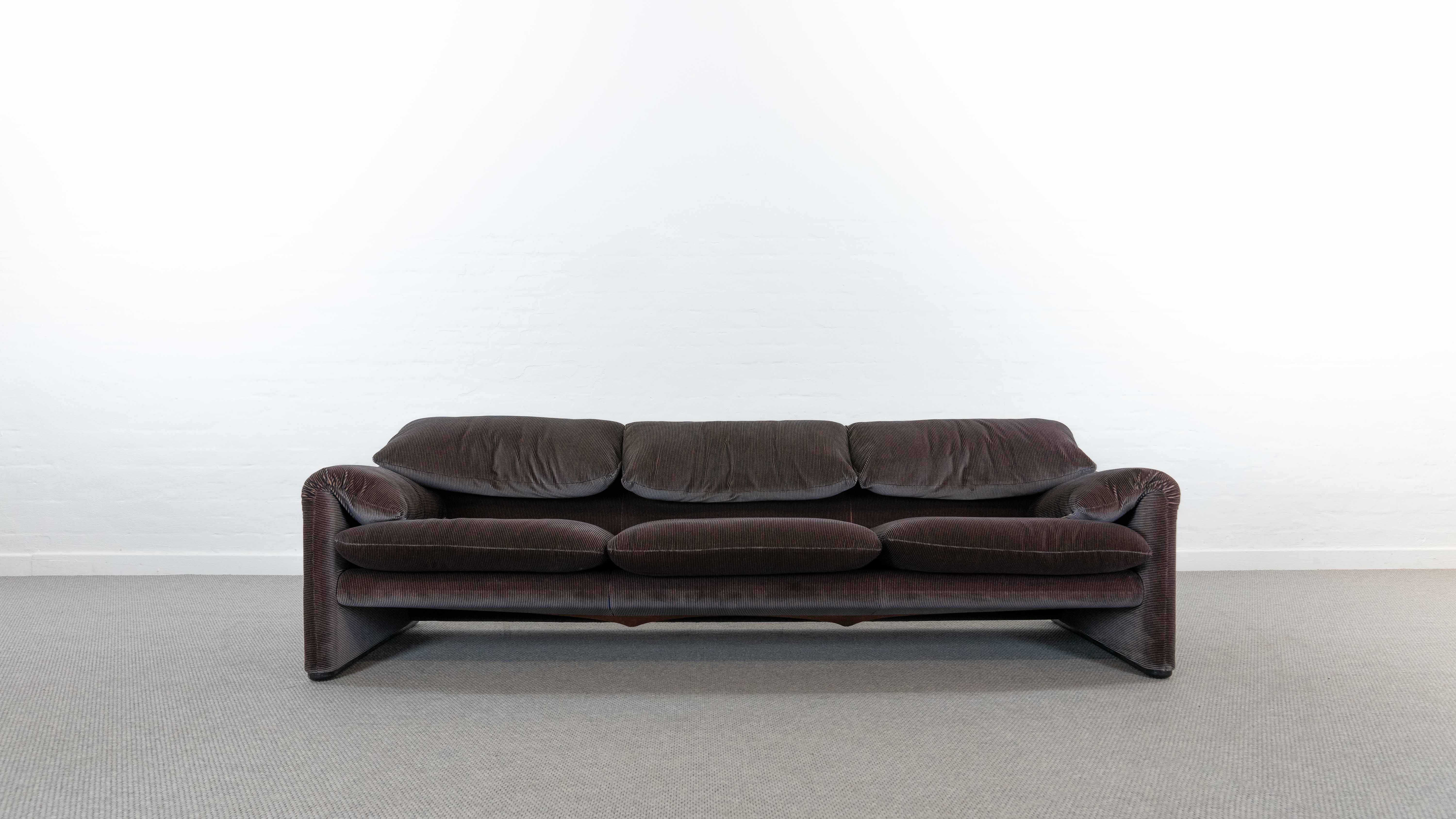 Maralunga 3-seater sofa by vico magistretti for cassina, italy