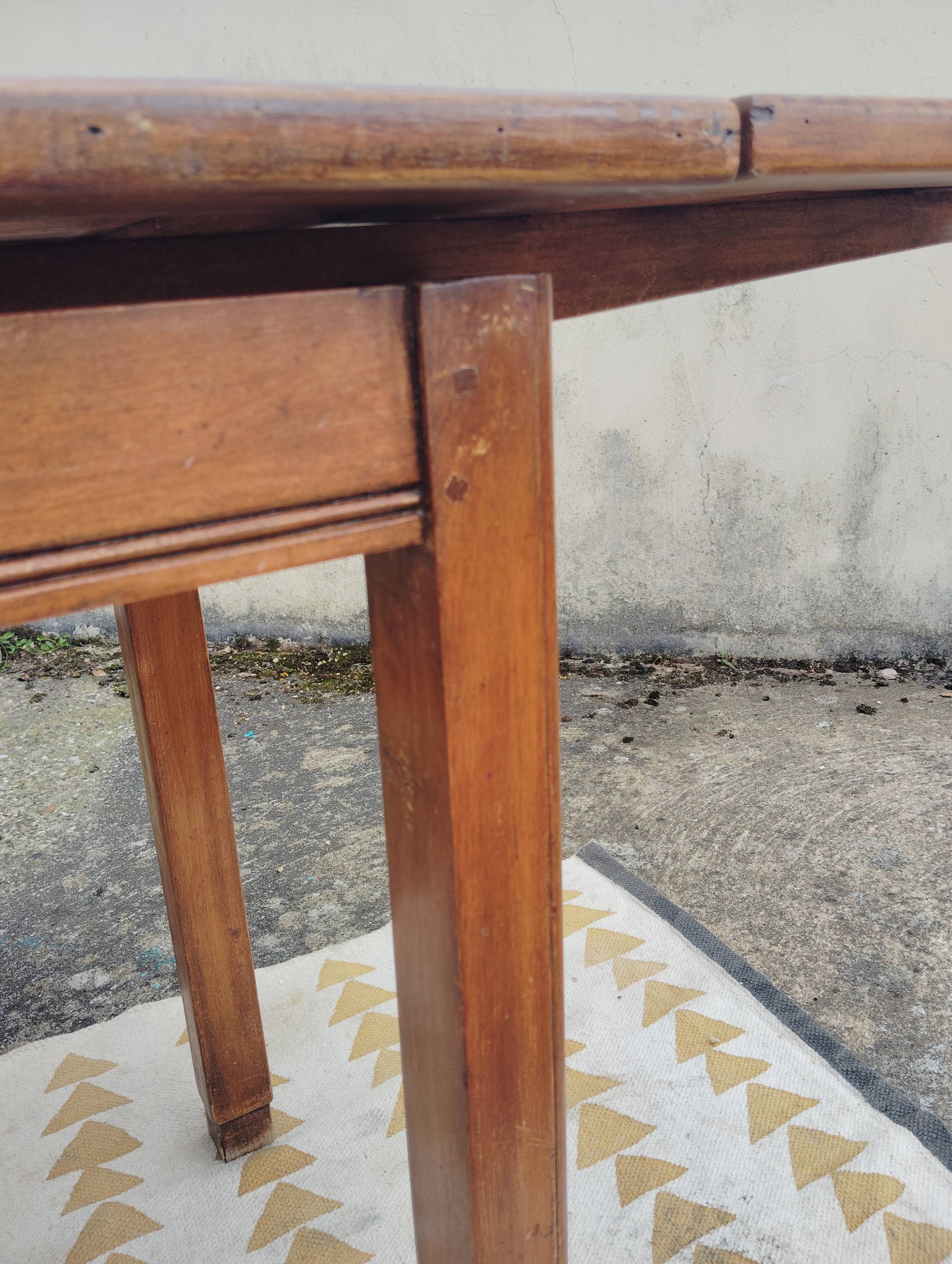 Small extendable side table