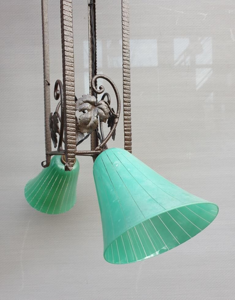 Art Deco chandelier 1930 in leafy wrought iron with 2 green tulip lights