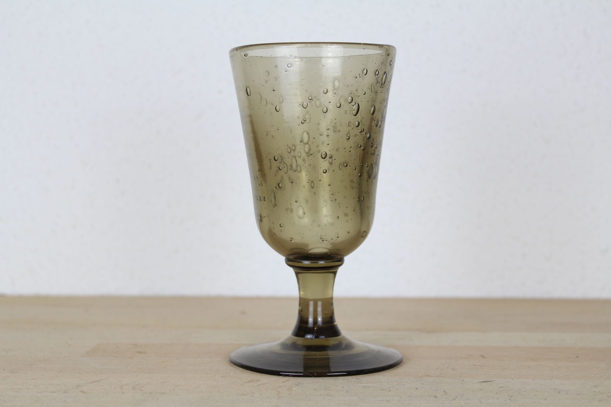 Smoked bubble glass