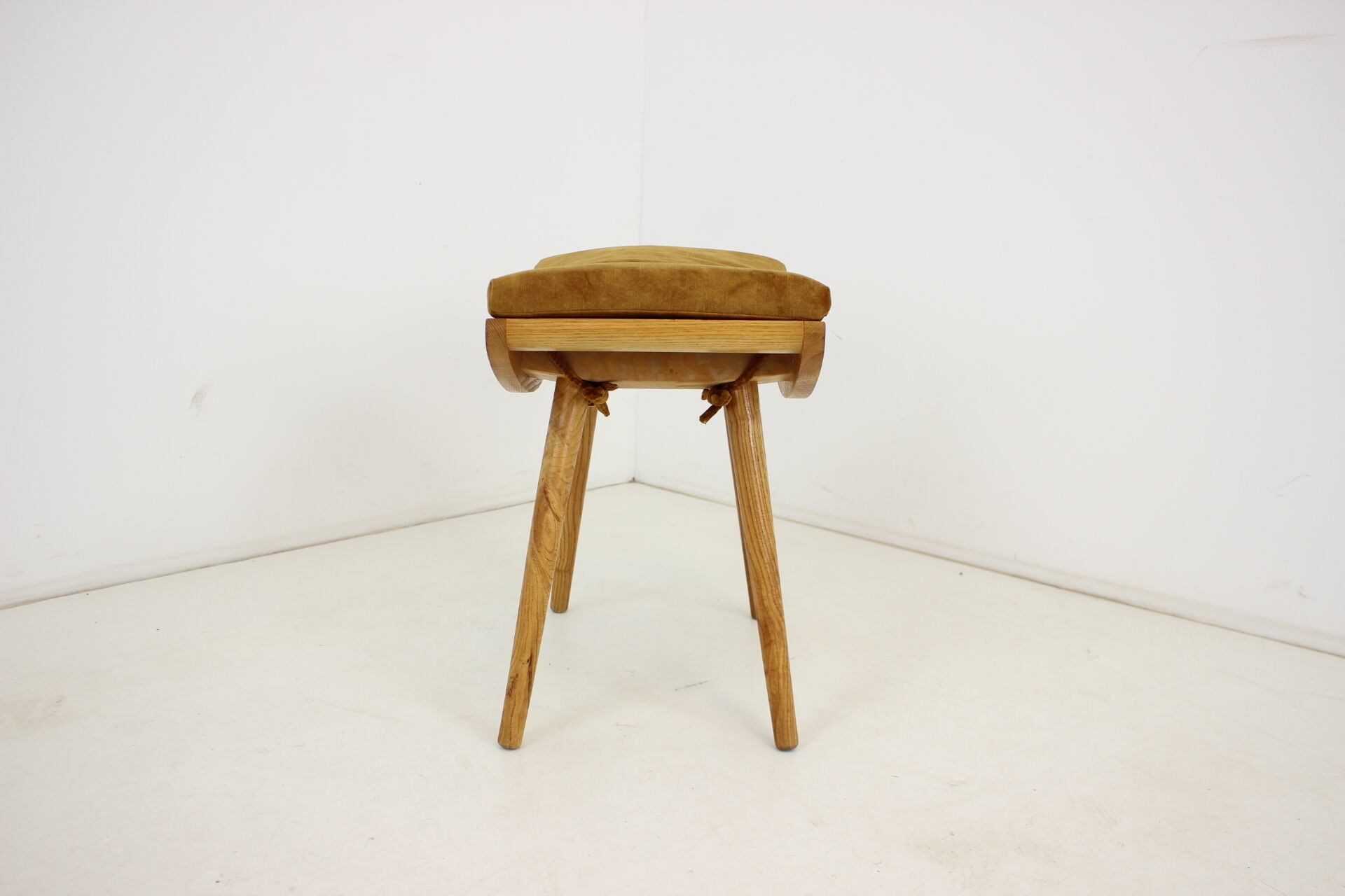 Mid-Century Wooden Stool or Footstool/Uluv, 1960s, Czechoslovakia Status, Submit