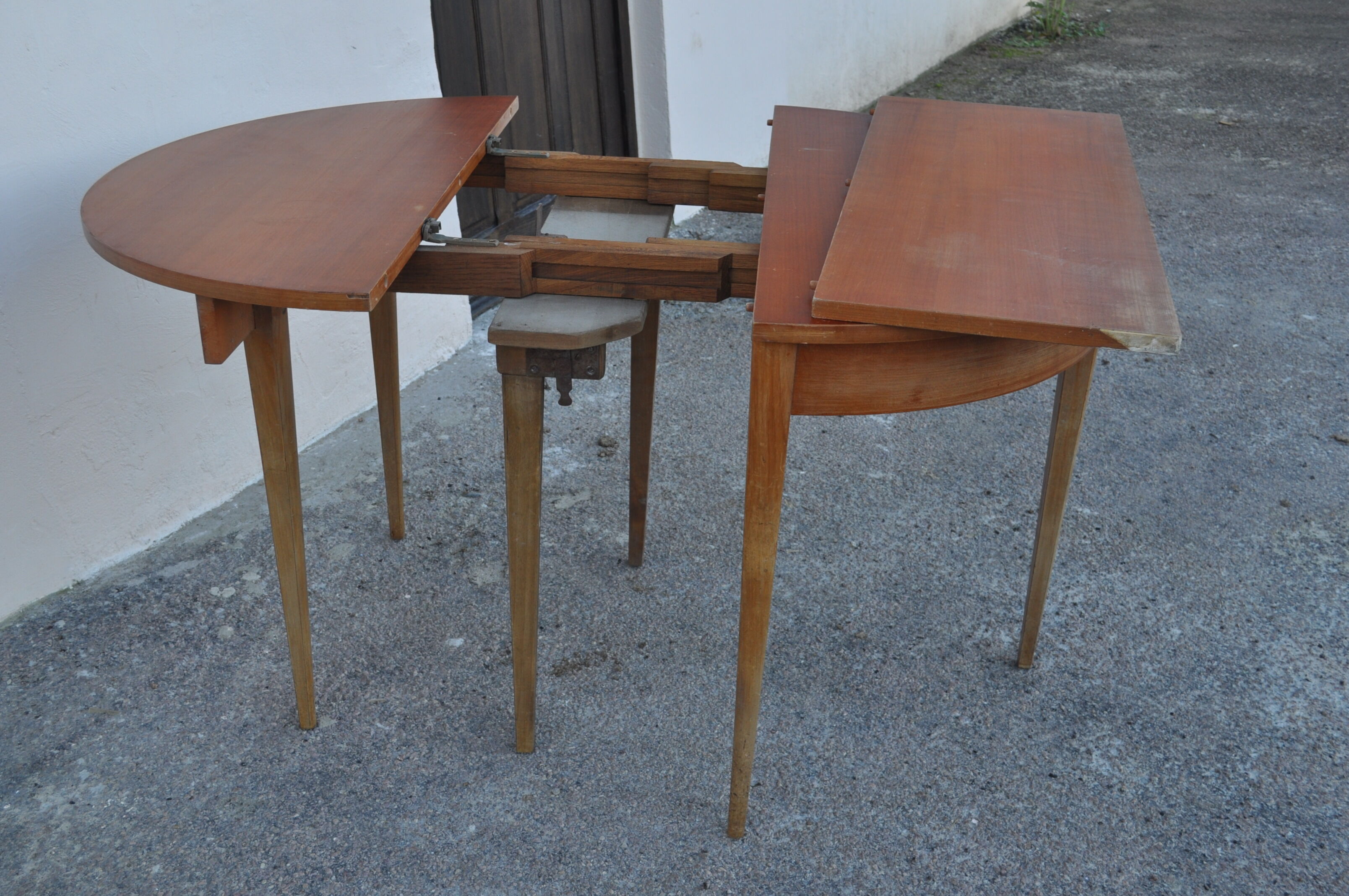 Modular scandinavian table