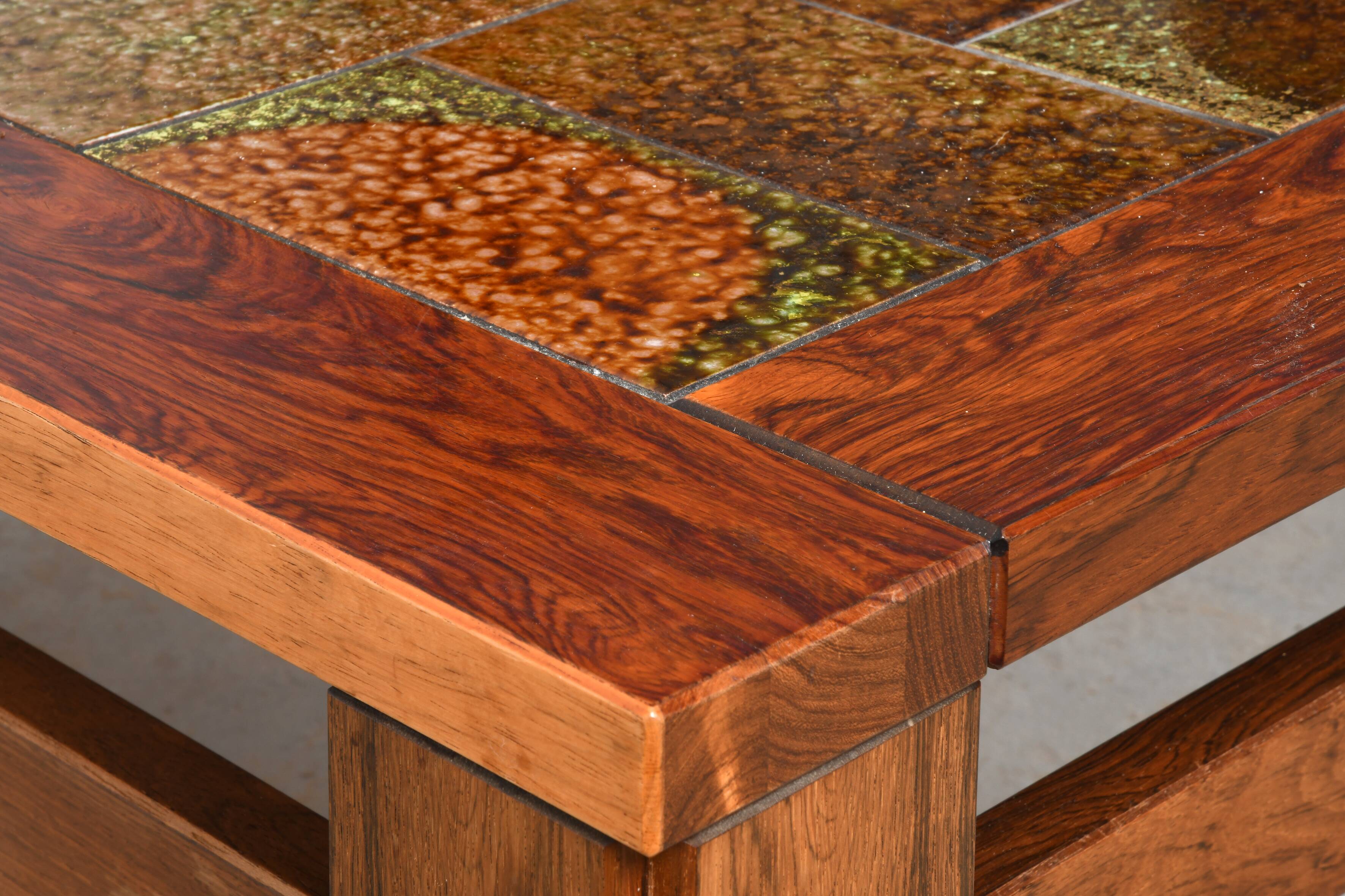 Scandinavian coffee table in rosewood and ceramic