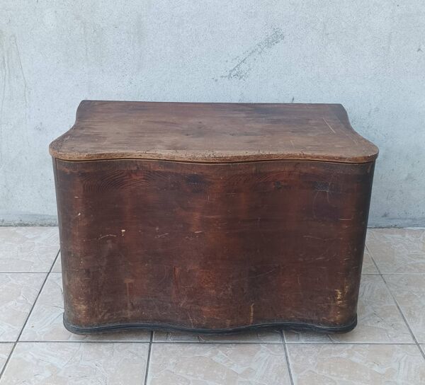 Ancien coffre en pin