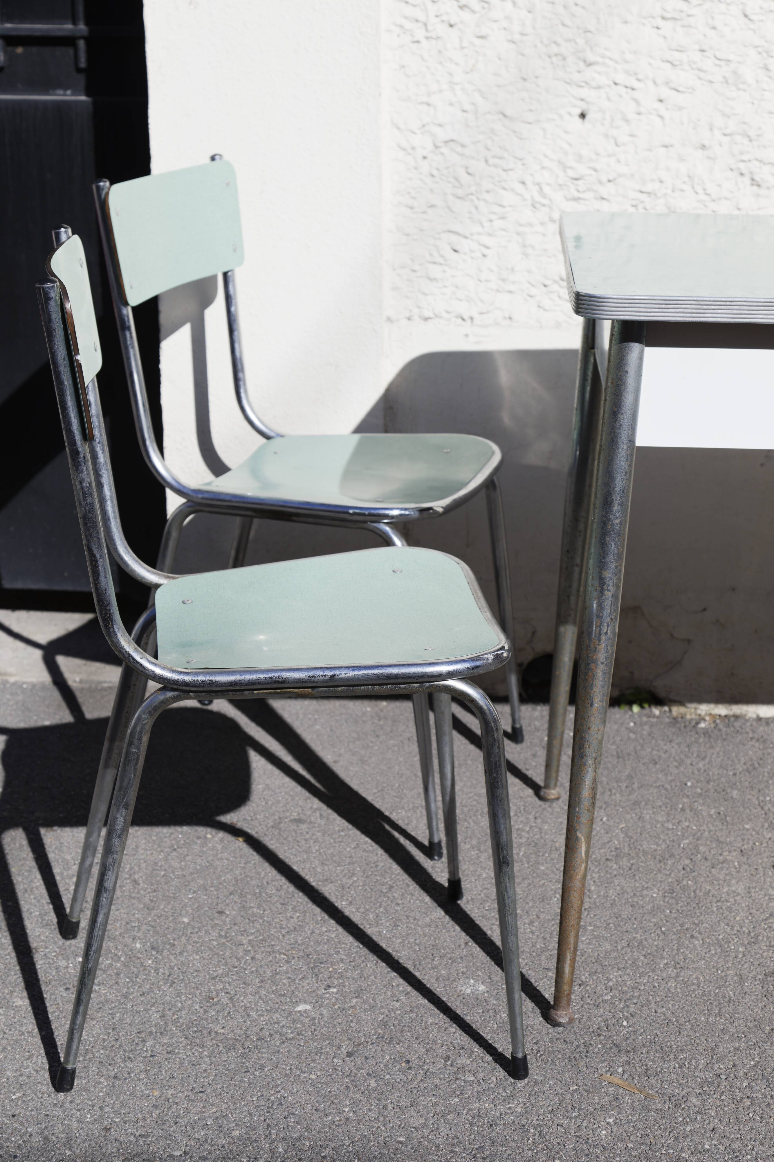 Formica water green table and chairs set