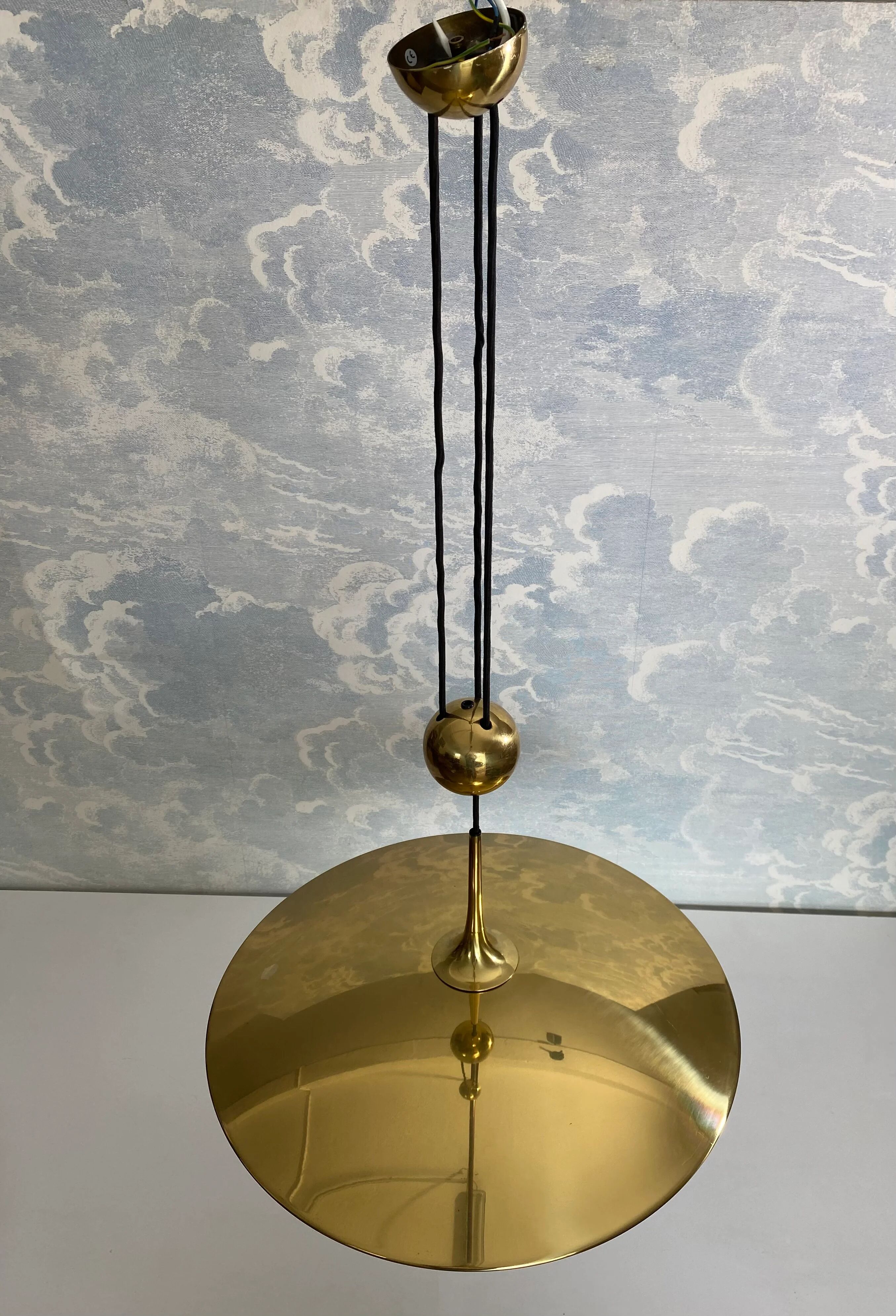 Adjustable brass pendant Onos 55 Center Pull by Florian Schulz, Germany, 1970s
