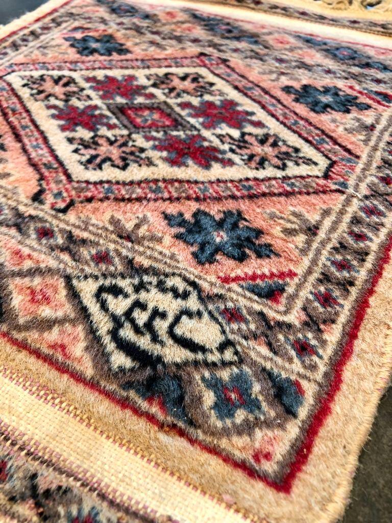 Handmade Pakistani rug