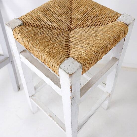 Ensemble de 3 tabourets de bar en jonc avec cadre en bois