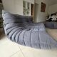 Togo canapé 3 places ligne roset avec un pouf