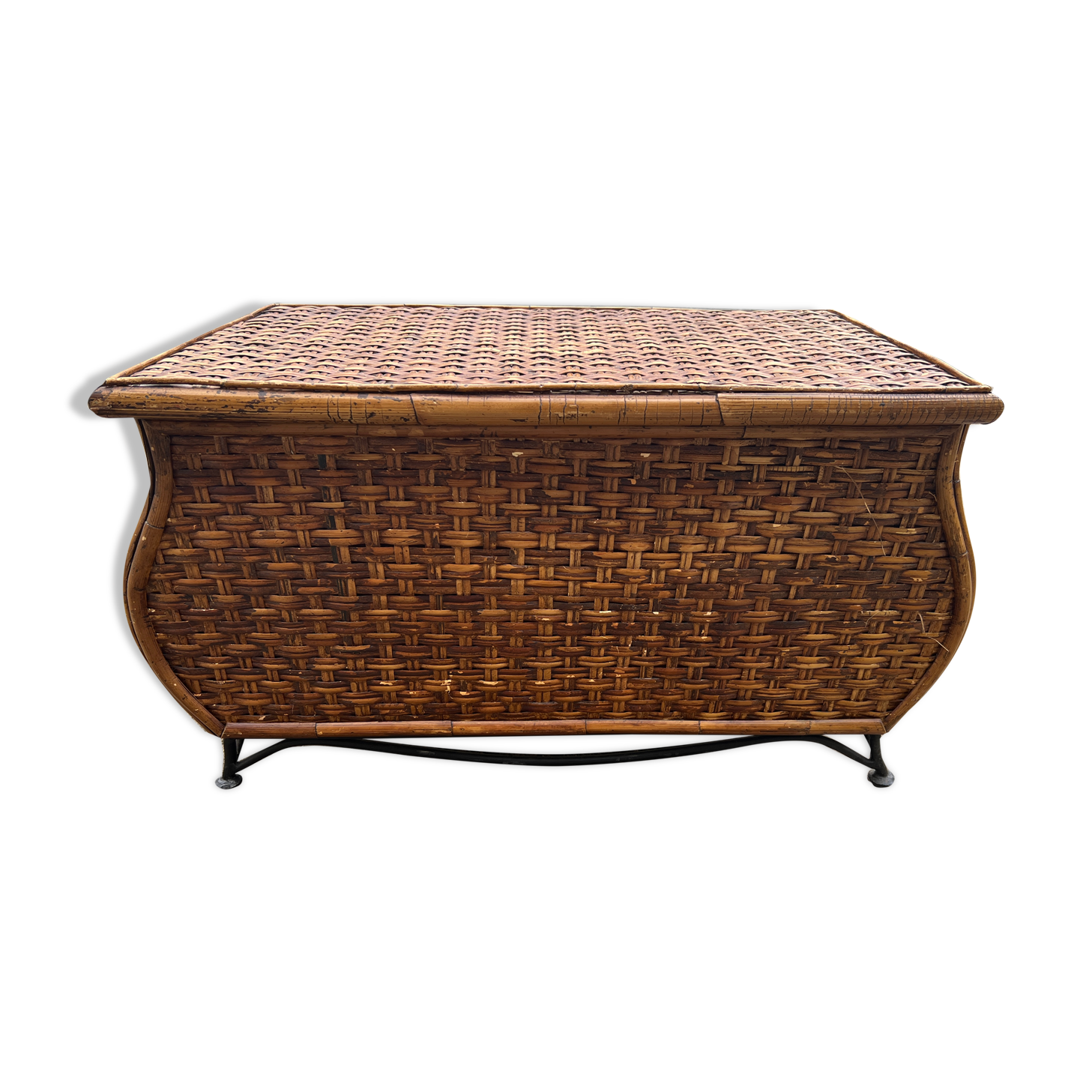 Rattan trunk in vintage wicker and wrought iron