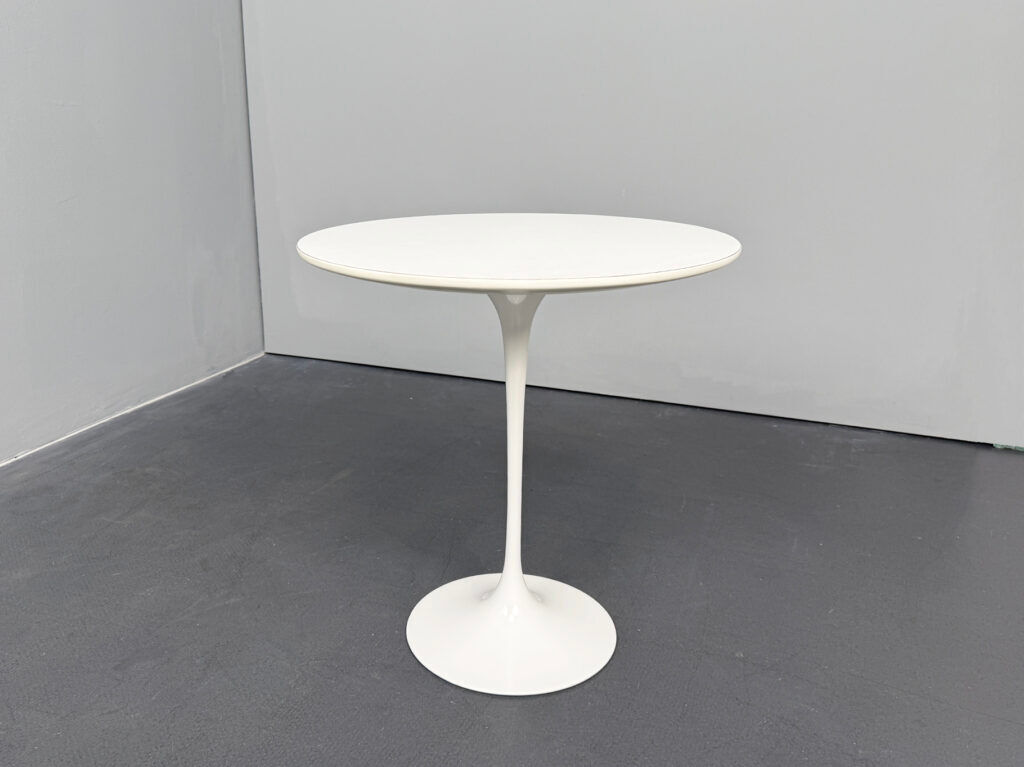 Table d'appoint Tulip par Eero Saarinen pour Knoll International, États-Unis, années 1960.
