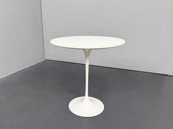 Table d'appoint Tulip par Eero Saarinen pour Knoll International, États-Unis, années 1960.