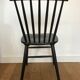 Chaise en bois noire