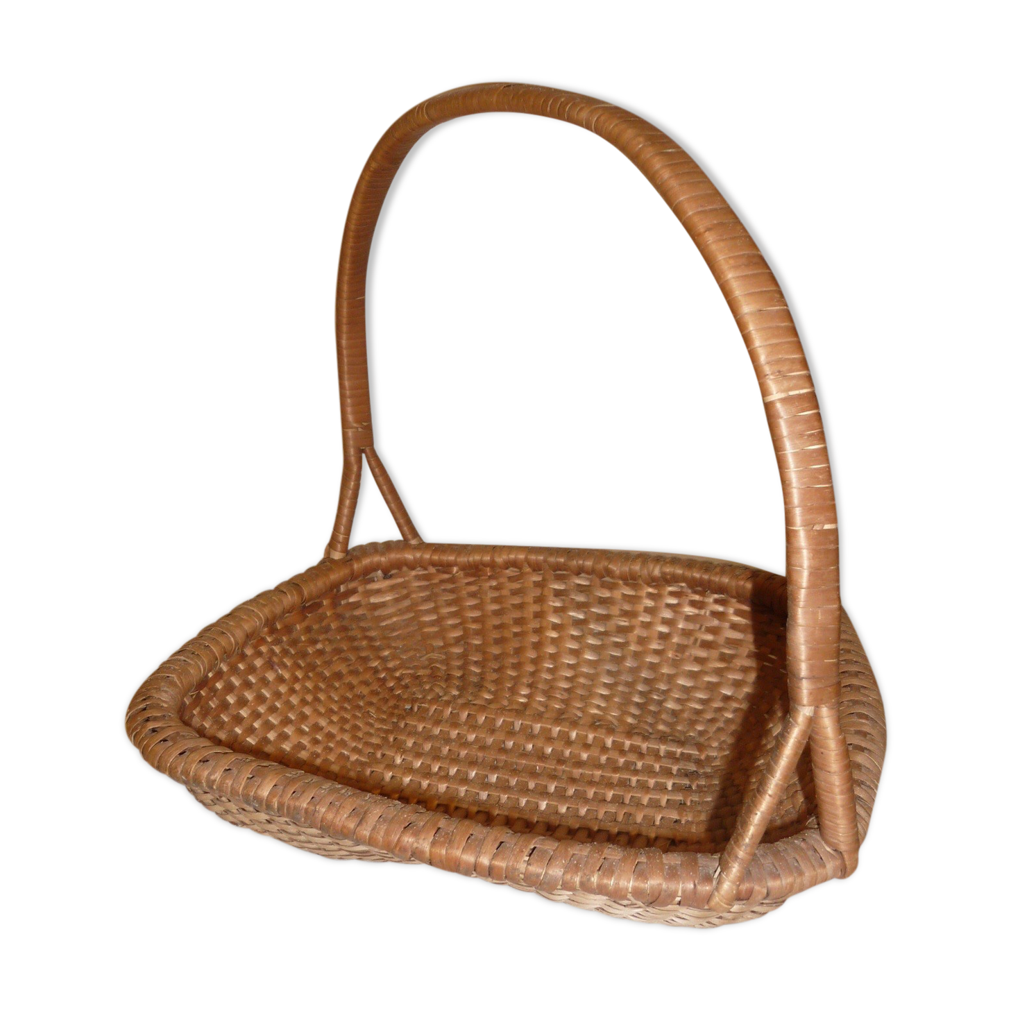 Flat diamond-shaped rattan basket with handle