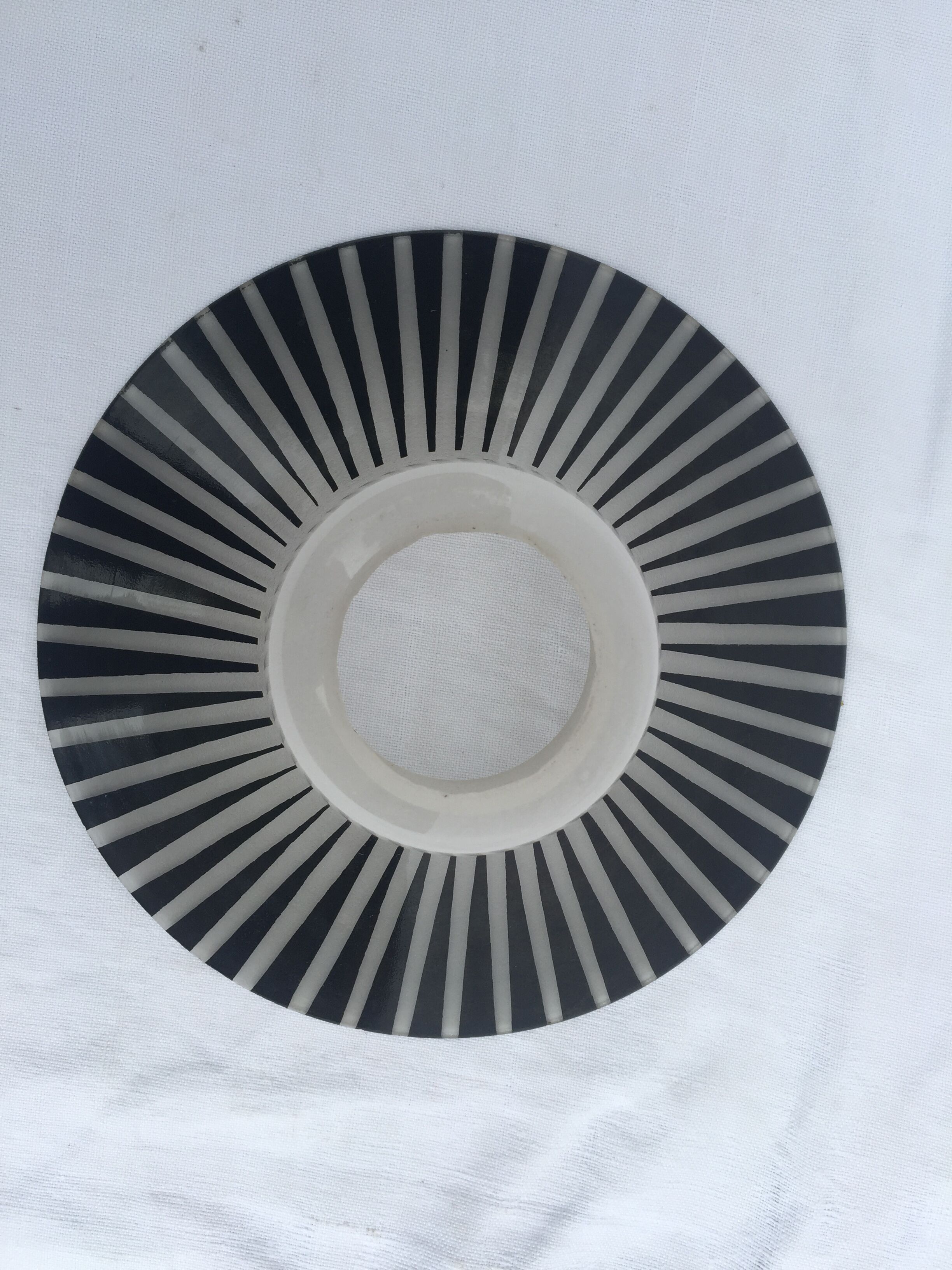 Suspension verre opalin noir et blanc vintage