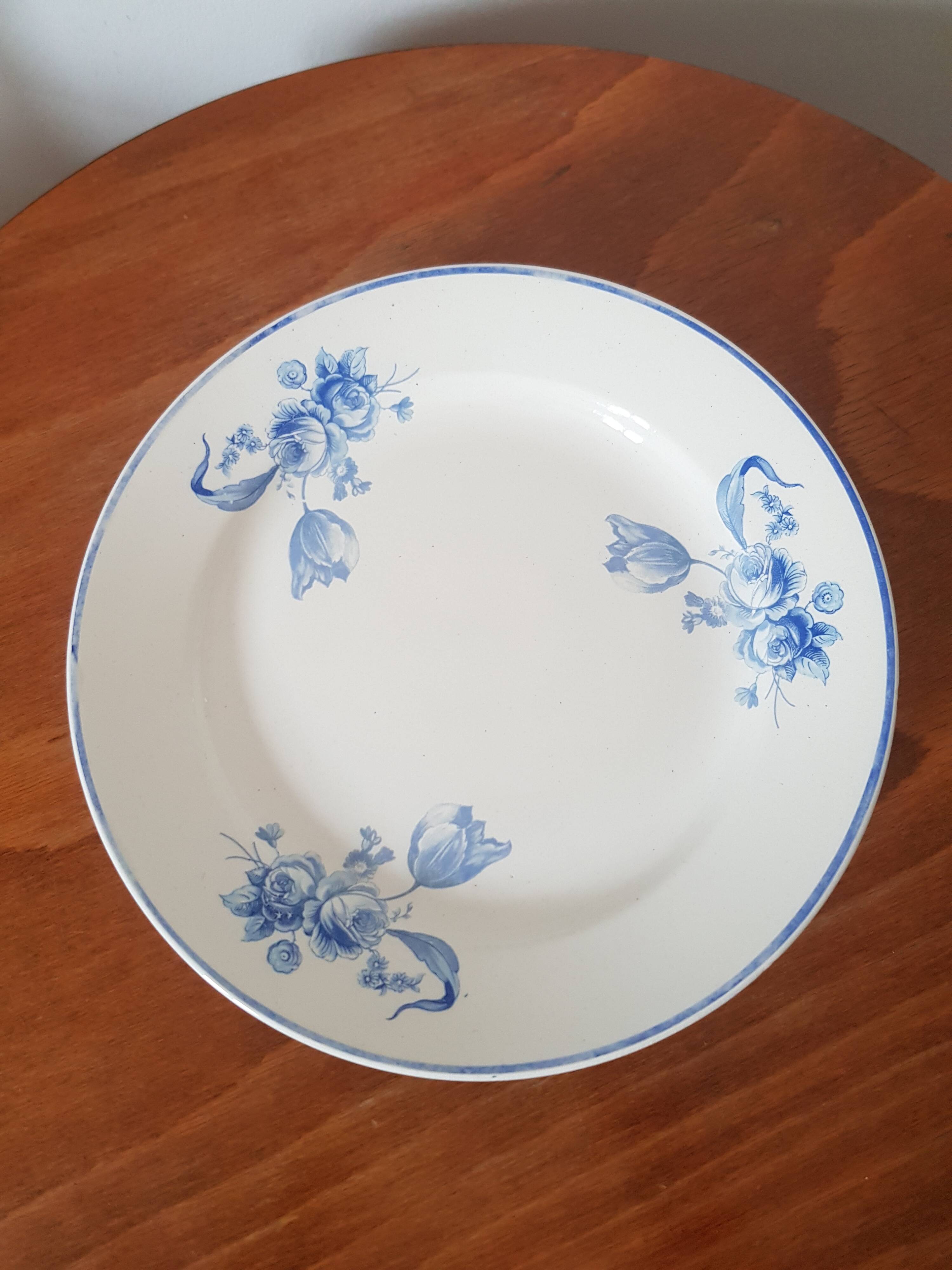 Set of 6 vintage plates made in France
