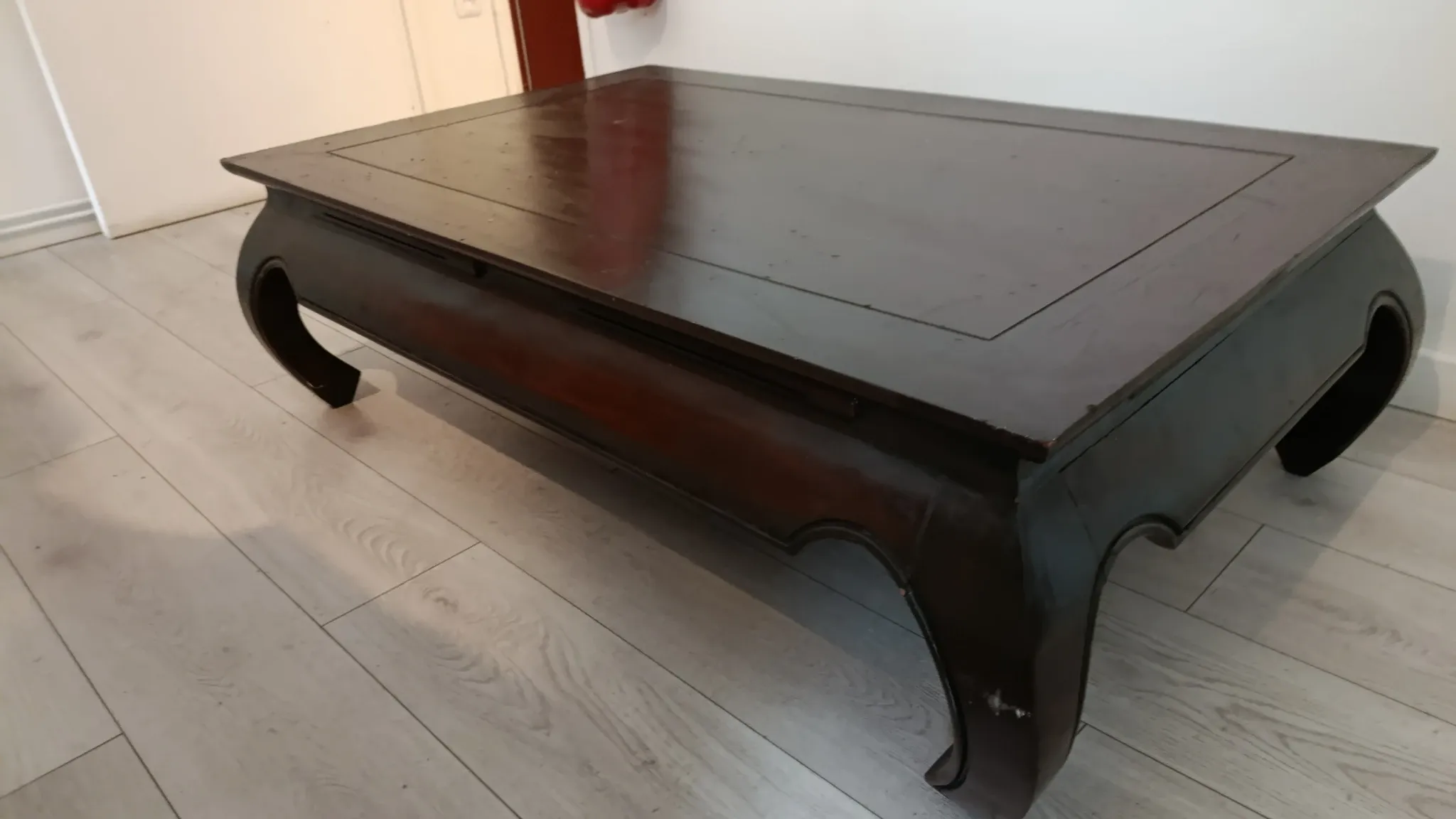 Opium-style coffee table in solid wood (Fancy Wood) – 120 cm