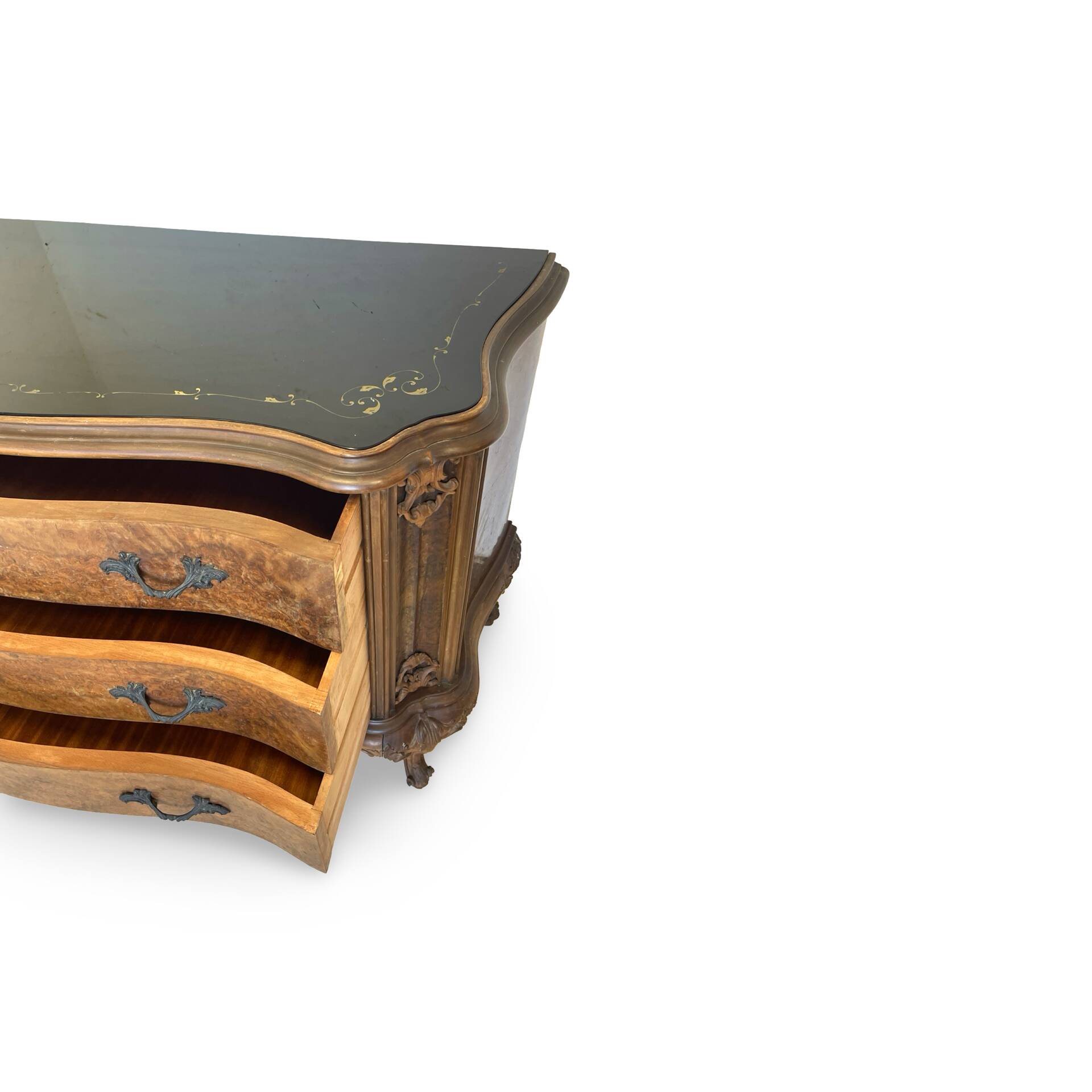 Elegant Italian Louis XV style commode, circa 1940.