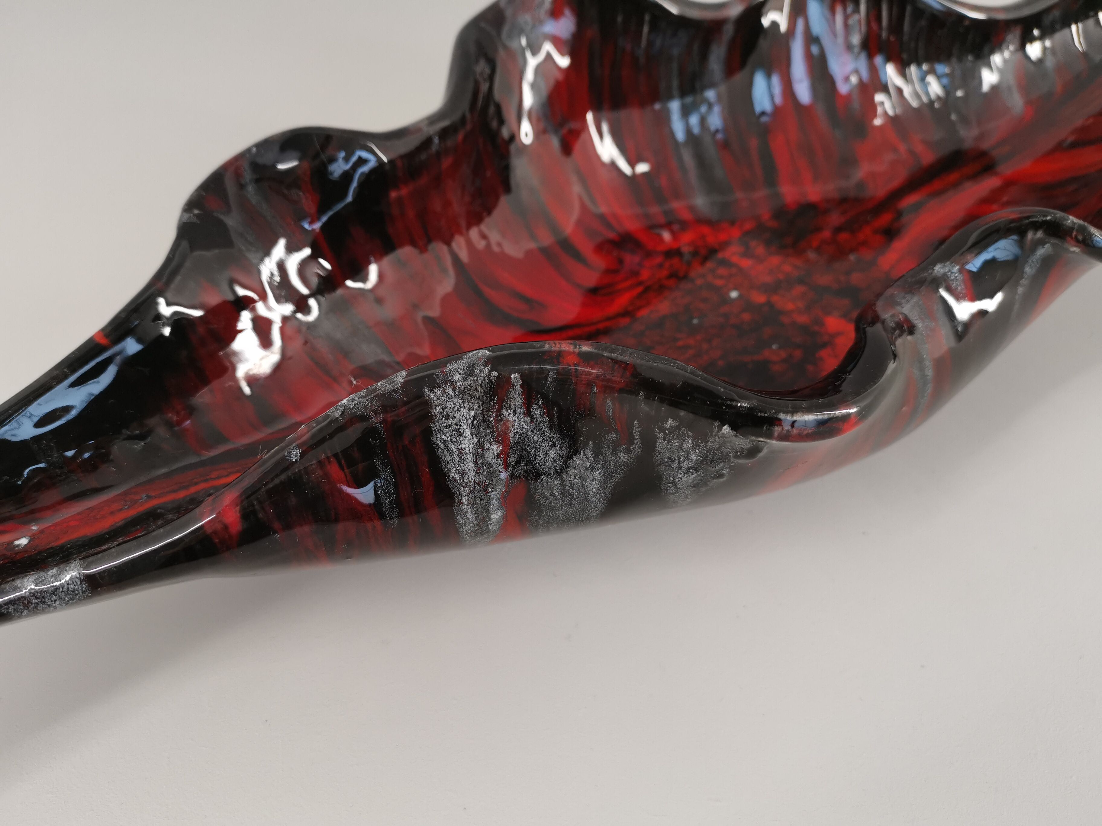 Table center dish, pockets signed in 70