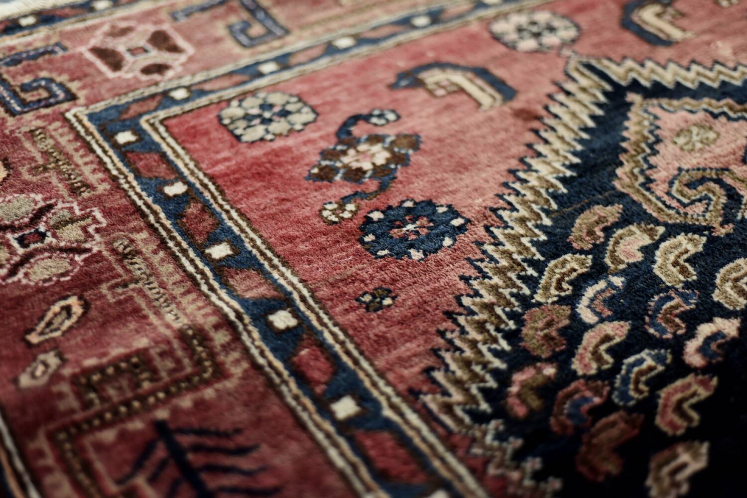 Vintage Hand-Woven Middle Eastern Oriental Hamadan Kamse Rug, 1960s