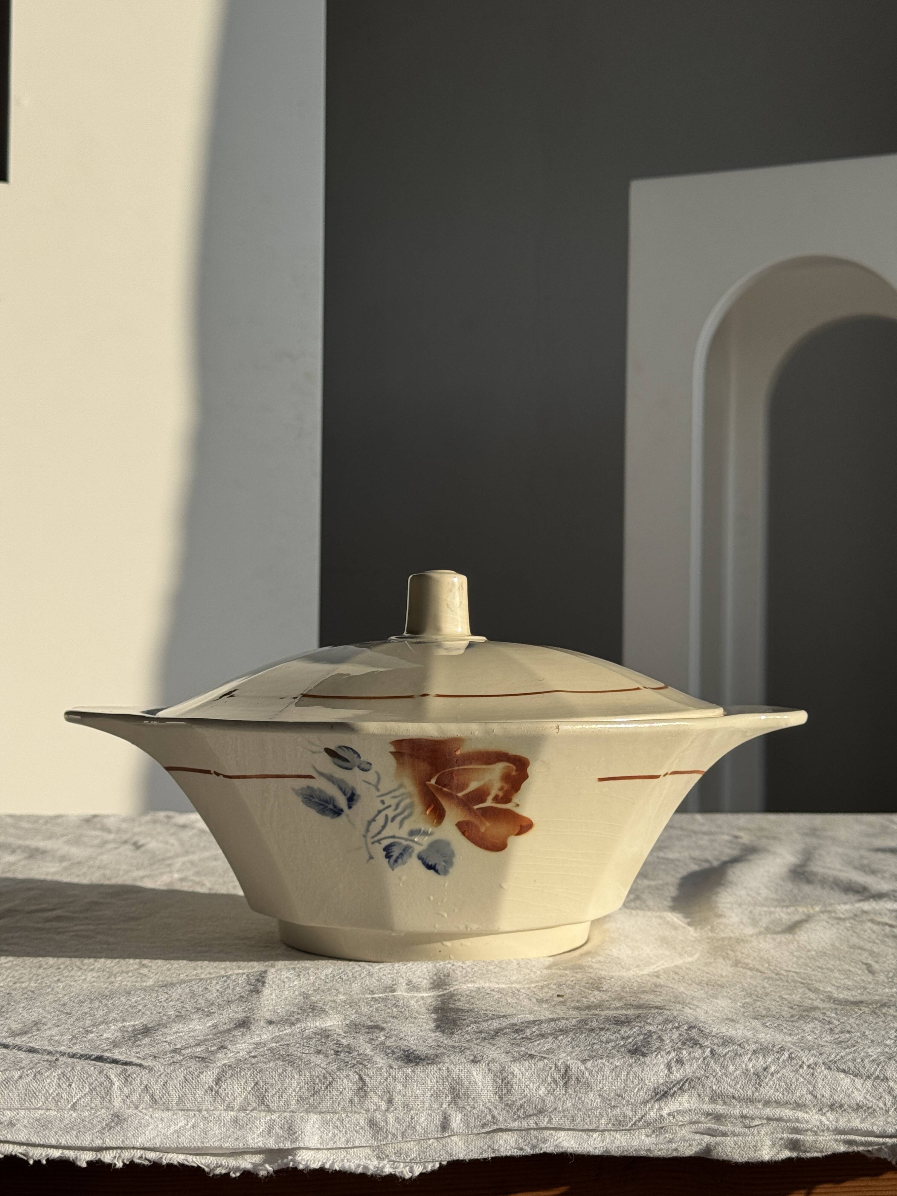 Antique Sarreguemines soup tureen with lid, rose pattern, D33 H28.