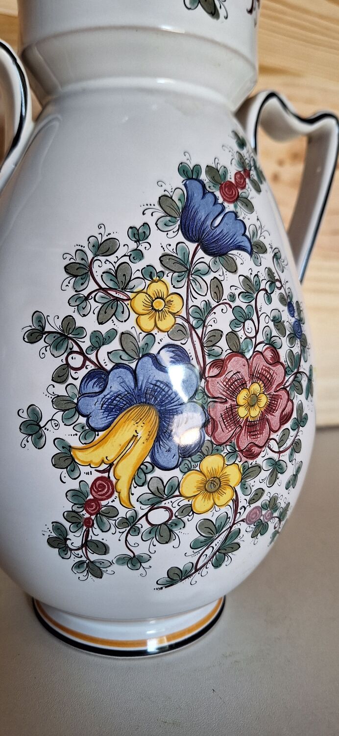 Italian earthenware vase
