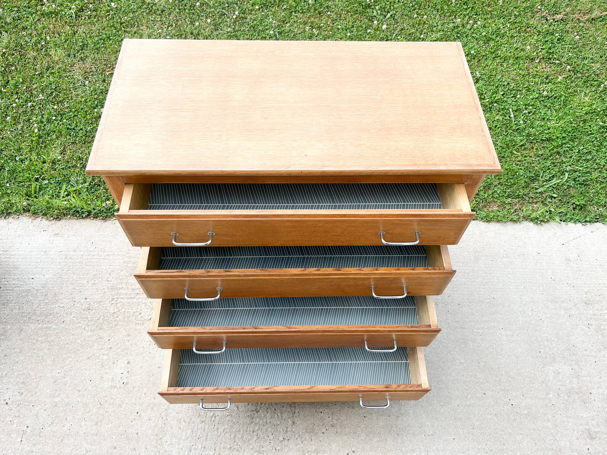 Scandinavian style 4-drawer chest of drawers