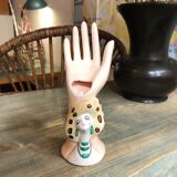 Hand baguier woman in hat