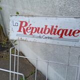 Newspaper and magazine display